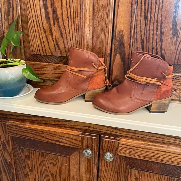 Boutique cognac western boots. Sz 6.5 Leather wraps faux leather and sue… - Picture 5 of 14